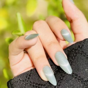 Pastle Green Cat-Eye nails