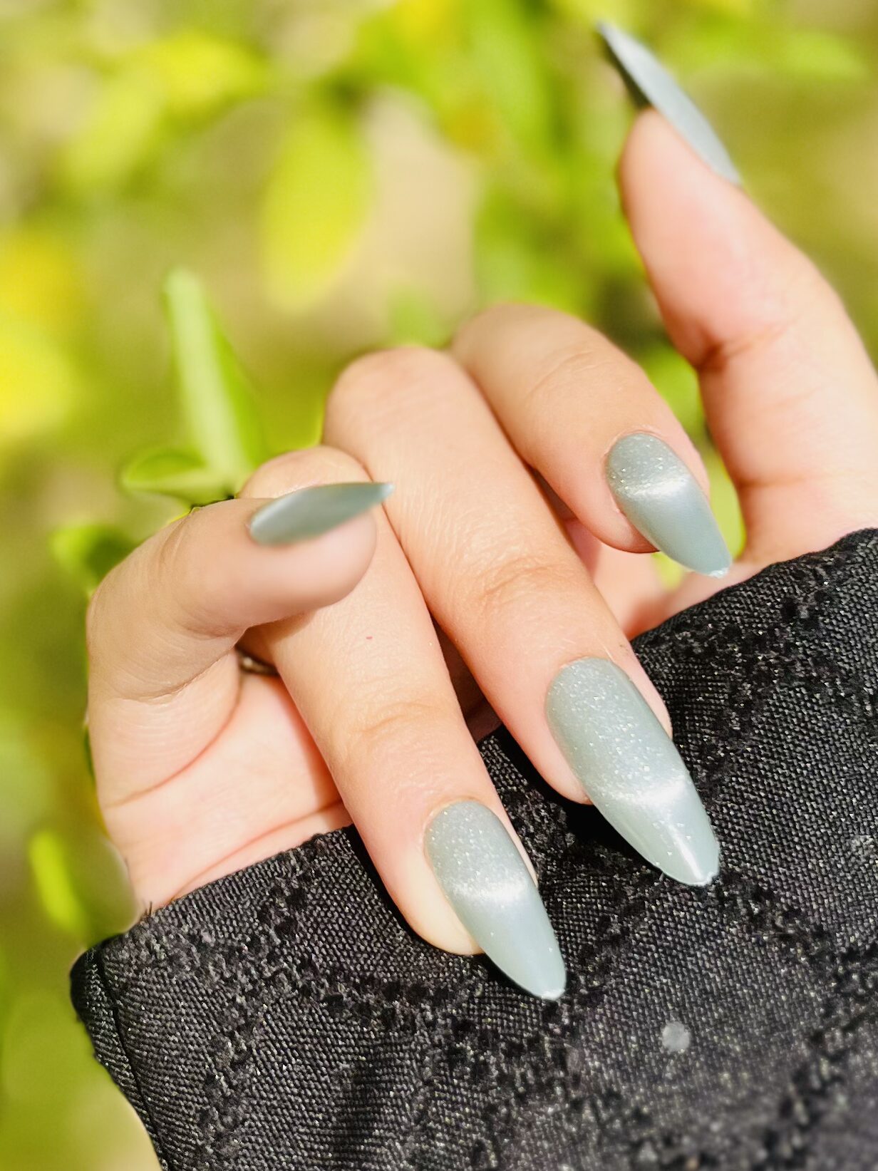 Pastle Green Cat-Eye nails
