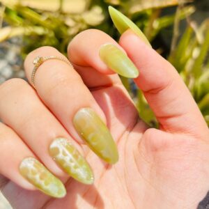 green cat eye nails