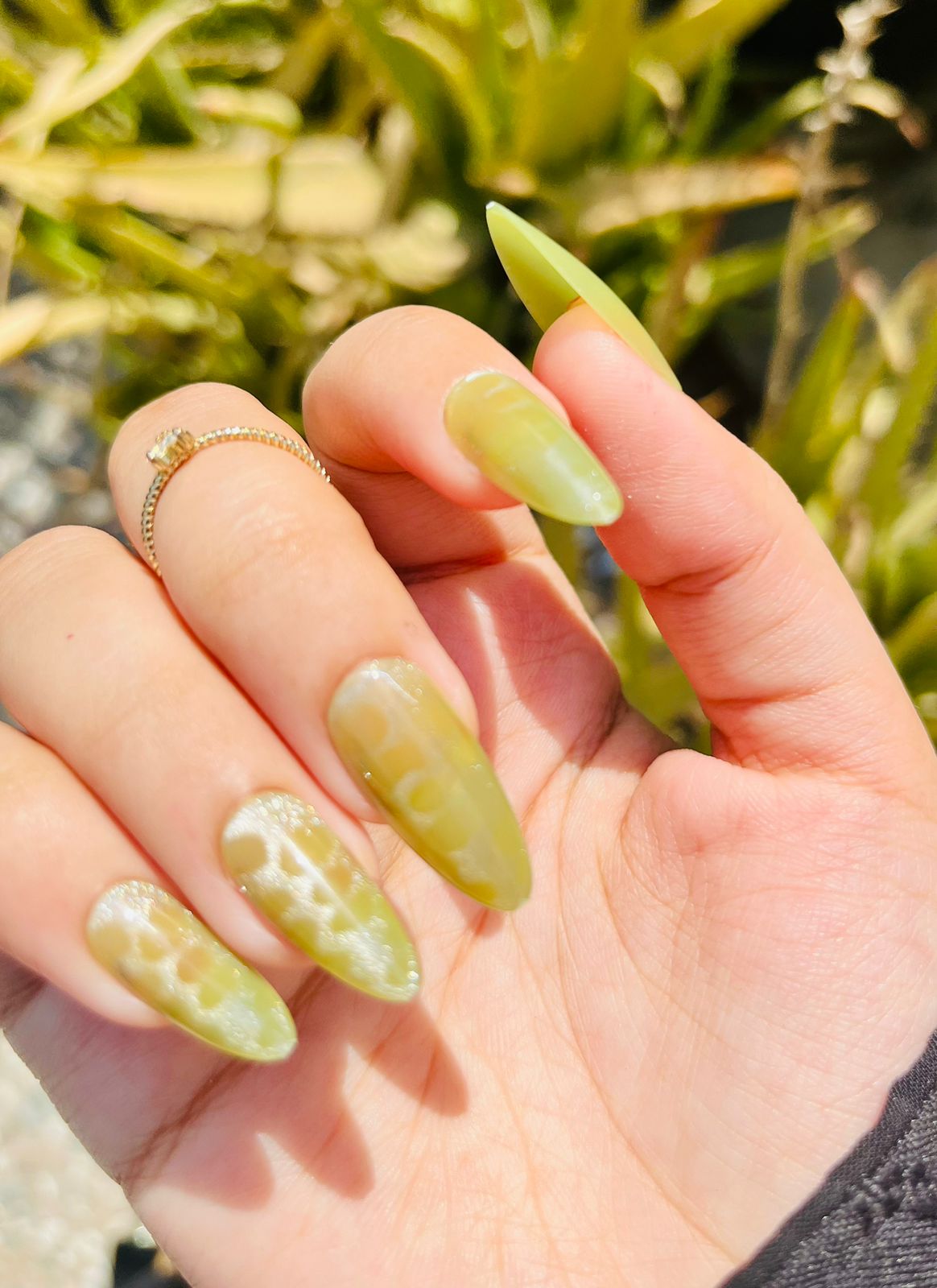 green cat eye nails